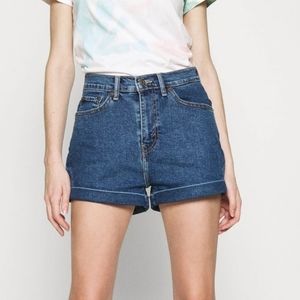 Levi's Mom Shorts in Babe Brigade Blue High Rise